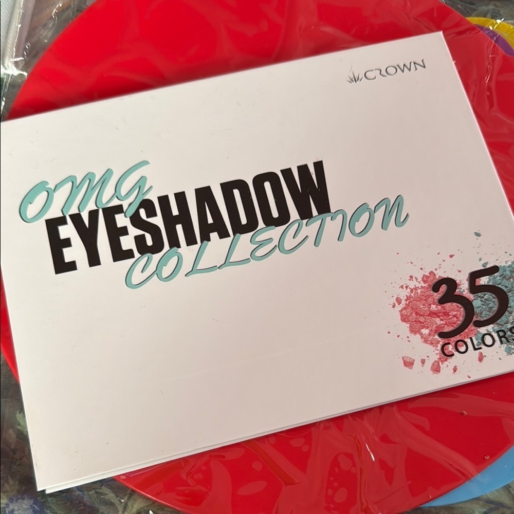 Crown OMG Eyeshadow Collection Palette